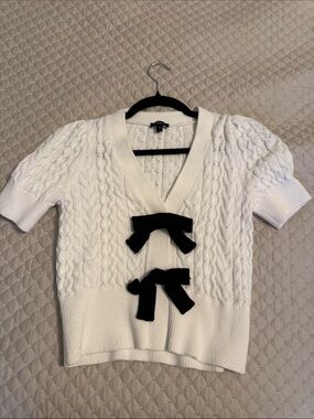 Express White Cable-Knit V-Neck Sweater with Black Bow Accents